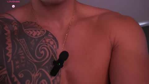 Snapshot of tyler_muscle chatting on 10.28.25 David online show from 10.28.25