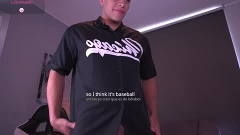 Snapshot of tyler_muscle chatting on 10.30.25 David online show from 10.30.25