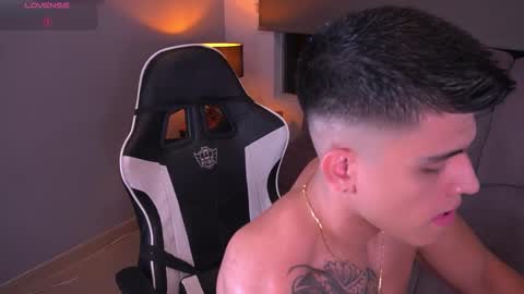 Snapshot of tyler_muscle chatting on 11.06.25 David online show from 11.06.25