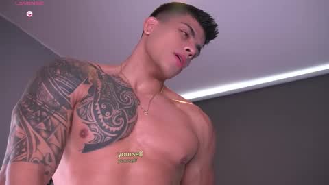 Snapshot of tyler_muscle chatting on 11.11.25 David online show from 11.11.25