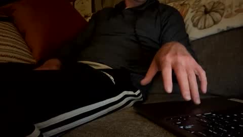 Snapshot of tylercarpenter chatting on 10.26.25 Tyuncutcarpenter online show from 10.26.25