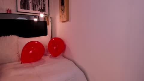 Snapshot of tylla_ chatting on 02.17.25 online show from 02.17.25