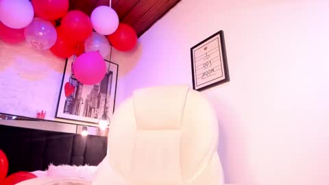 Snapshot of tylla_ chatting on 02.18.25 online show from 02.18.25