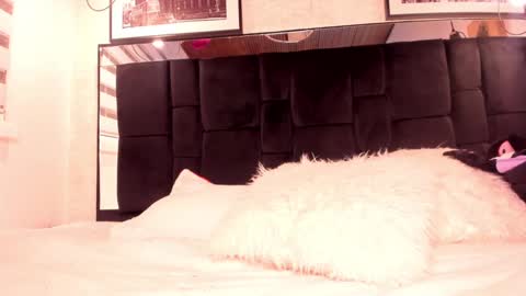 Snapshot of tylla_ chatting on 03.03.25 online show from 03.03.25