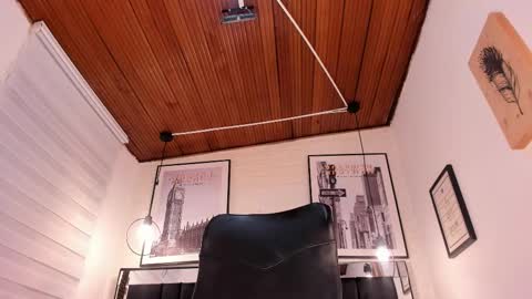 Snapshot of tylla_ chatting on 09.24.25 online show from 09.24.25