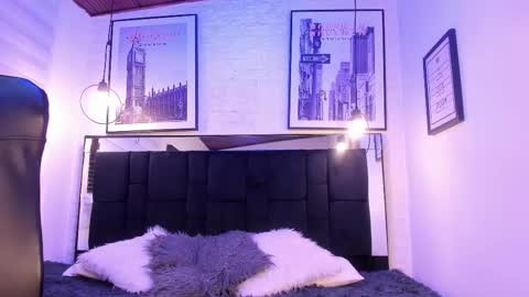 Snapshot of tylla_ chatting on 10.21.25 online show from 10.21.25