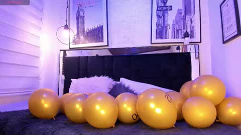 Snapshot of tylla_ chatting on 11.07.25 online show from 11.07.25