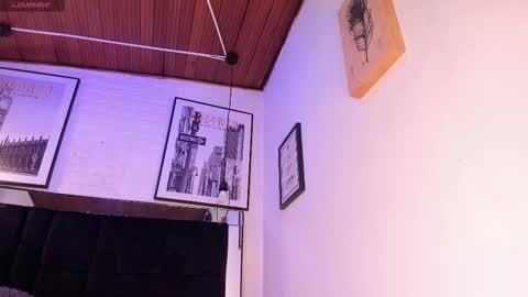 Snapshot of tylla_ chatting on 11.11.25 online show from 11.11.25