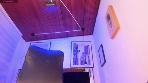 Snapshot of tylla_ chatting on 11.29.25 online show from 11.29.25