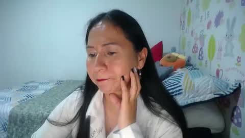 Snapshot of tyna_b chatting on 06.11.26 Tyna online show from 06.11.26