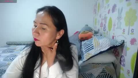 Snapshot of tyna_b chatting on 06.16.26 Tyna online show from 06.16.26