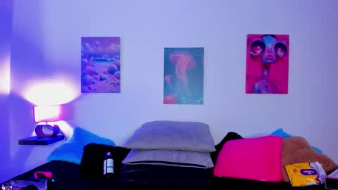 tyra   online show from 12.04.25