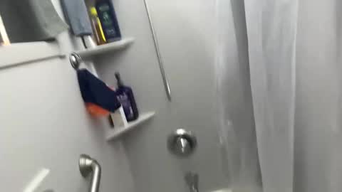 Snapshot of tyron9905 chatting on 11.06.25 Lil Ron online show from 11.06.25