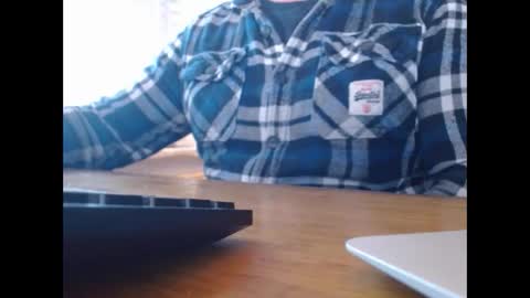 Snapshot of ukclive chatting on 12.16.25 ukclive online show from 12.16.25