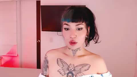 Snapshot of ulala_martina chatting on 06.19.26 Martina online show from 06.19.26