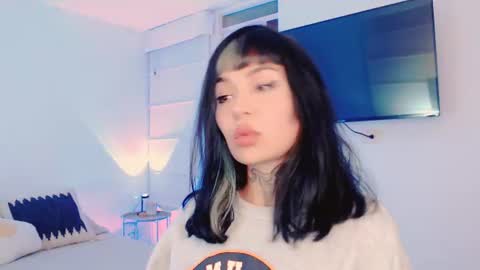 Snapshot of ulala_martina chatting on 07.24.26 Martina online show from 07.24.26