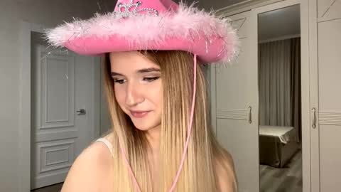 Snapshot of ulalittlepage chatting on 12.05.25 Vikki online show from 12.05.25