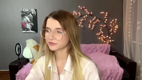 Snapshot of ulalittlepage chatting on 12.14.25 Vikki online show from 12.14.25