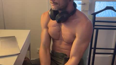 Um CM online show from 04.09.26