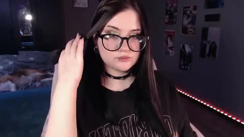 Snapshot of uminarin chatting on 12.04.24 Julia online show from 12.04.24