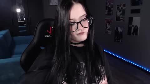 Snapshot of uminarin chatting on 01.24.25 Julia online show from 01.24.25