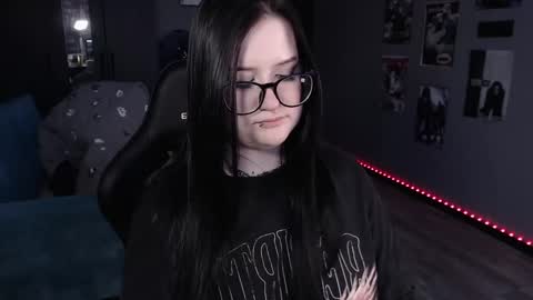 Snapshot of uminarin chatting on 02.03.25 Julia online show from 02.03.25