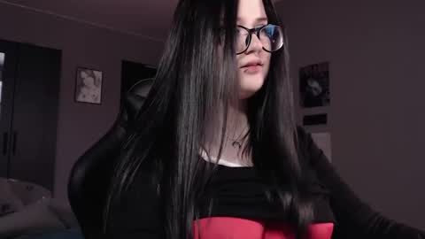 Snapshot of uminarin chatting on 02.11.25 Julia online show from 02.11.25