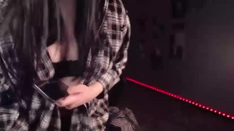 Snapshot of uminarin chatting on 02.25.25 Julia online show from 02.25.25