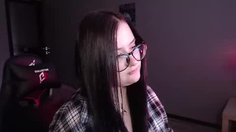 Snapshot of uminarin chatting on 03.04.25 Julia online show from 03.04.25