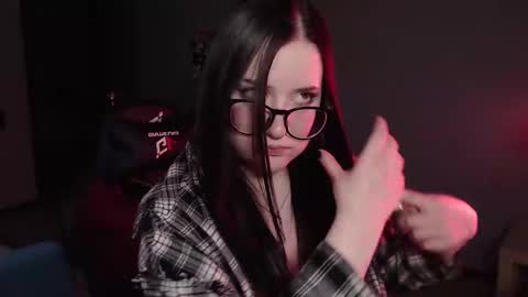 Snapshot of uminarin chatting on 03.04.25 Julia online show from 03.04.25