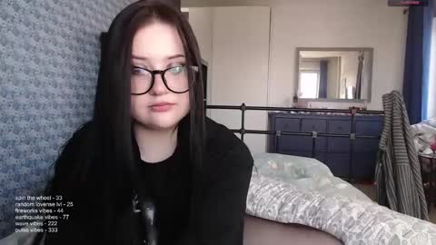 Snapshot of uminarin chatting on 03.10.25 Julia online show from 03.10.25