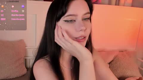 Una  online show from 11.07.25