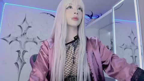 Snapshot of unachimbaherida chatting on 02.10.25 Elle Danielle online show from 02.10.25