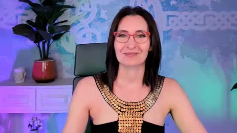 Snapshot of unatera chatting on 10.14.25 UnaTera online show from 10.14.25