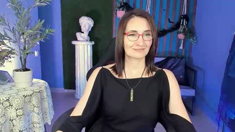 Snapshot of unatera chatting on 10.23.25 UnaTera online show from 10.23.25