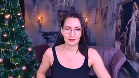 Snapshot of unatera chatting on 12.22.25 UnaTera online show from 12.22.25