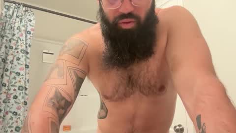 Snapshot of uncutbeard129840 chatting on 11.01.25 uncutbeard129840 online show from 11.01.25