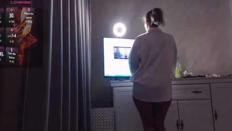 Snapshot of unfulfilledwife chatting on 04.29.26 Eva online show from 04.29.26