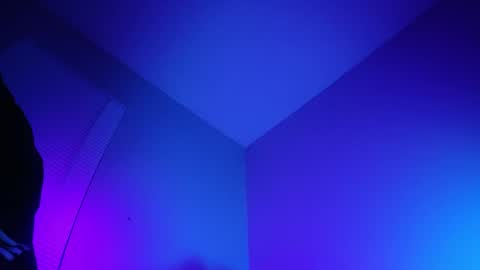 Snapshot of uniballboy chatting on 02.12.26 Uni Ball online show from 02.12.26