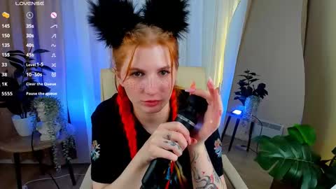 Snapshot of unicent chatting on 02.24.25 Call me Mira thumbs up its make me happy online show from 02.24.25
