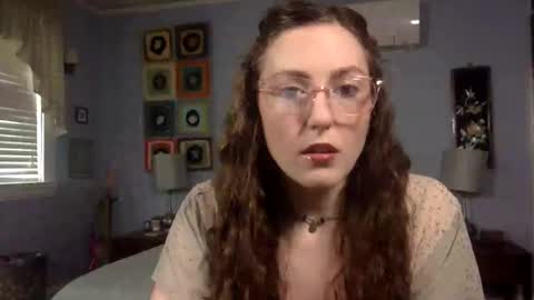 Lola Moonstone online show from 05.24.26
