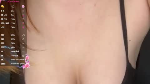 Snapshot of unicuty chatting on 07.10.26 Mila here online show from 07.10.26