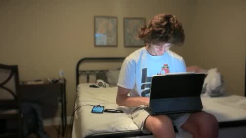 Snapshot of unverifiedbwc chatting on 10.19.25 Stepbro online show from 10.19.25