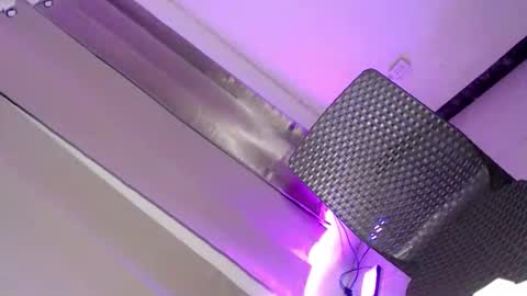 Snapshot of ur_caroline18 chatting on 10.04.25 ur_caroline18 online show from 10.04.25