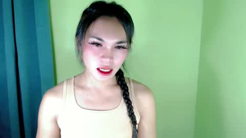 Snapshot of ur_innocent_girlx chatting on 02.14.25 QUEENSY online show from 02.14.25