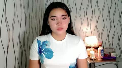 Snapshot of ur_innocent_girlx chatting on 01.08.26 QUEENSY online show from 01.08.26