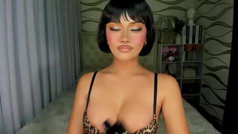 Snapshot of ur_lady_georgina chatting on 10.15.25 georgina online show from 10.15.25