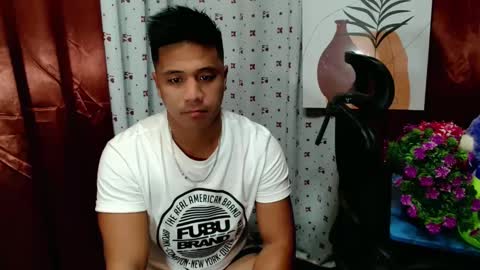 Snapshot of ur_pinoydave chatting on 12.11.24 Dave online show from 12.11.24