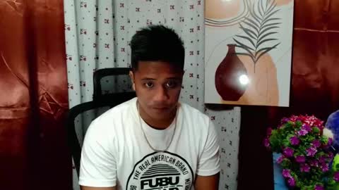 Snapshot of ur_pinoydave chatting on 12.15.24 Dave online show from 12.15.24