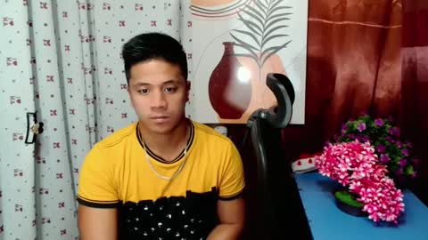 Snapshot of ur_pinoydave chatting on 12.21.24 Dave online show from 12.21.24